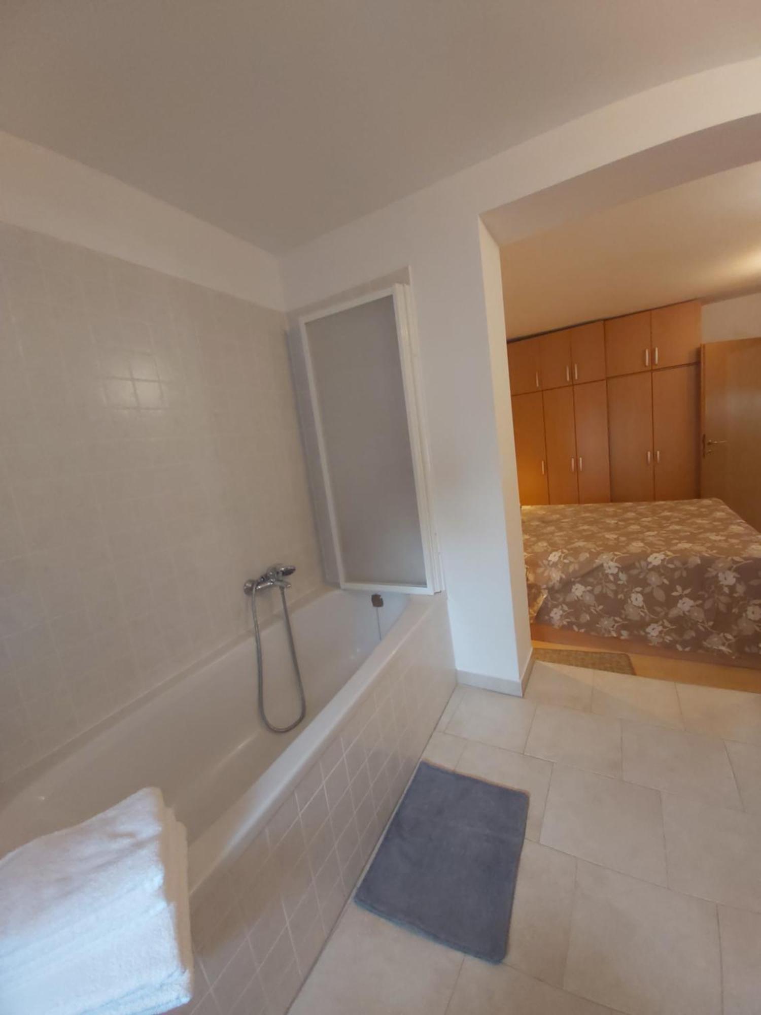 Apartman Luce With Shared Pool Zadar Eksteriør billede