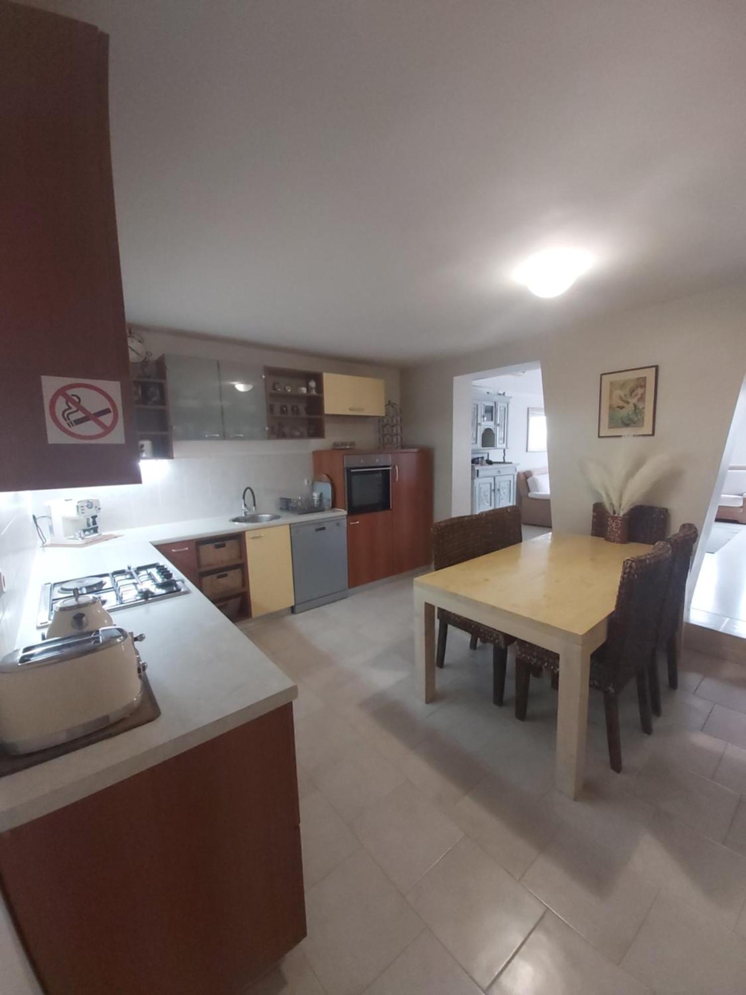 Apartman Luce With Shared Pool Zadar Eksteriør billede