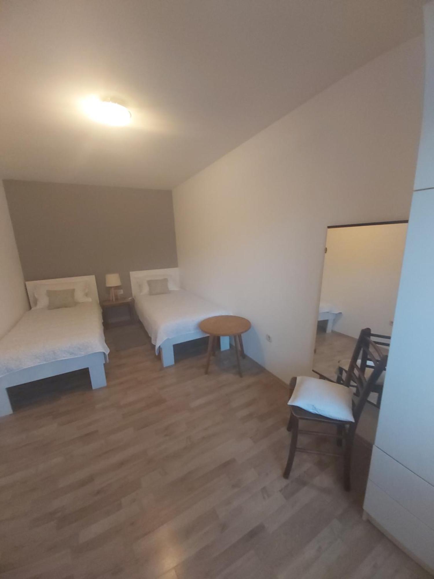 Apartman Luce With Shared Pool Zadar Eksteriør billede