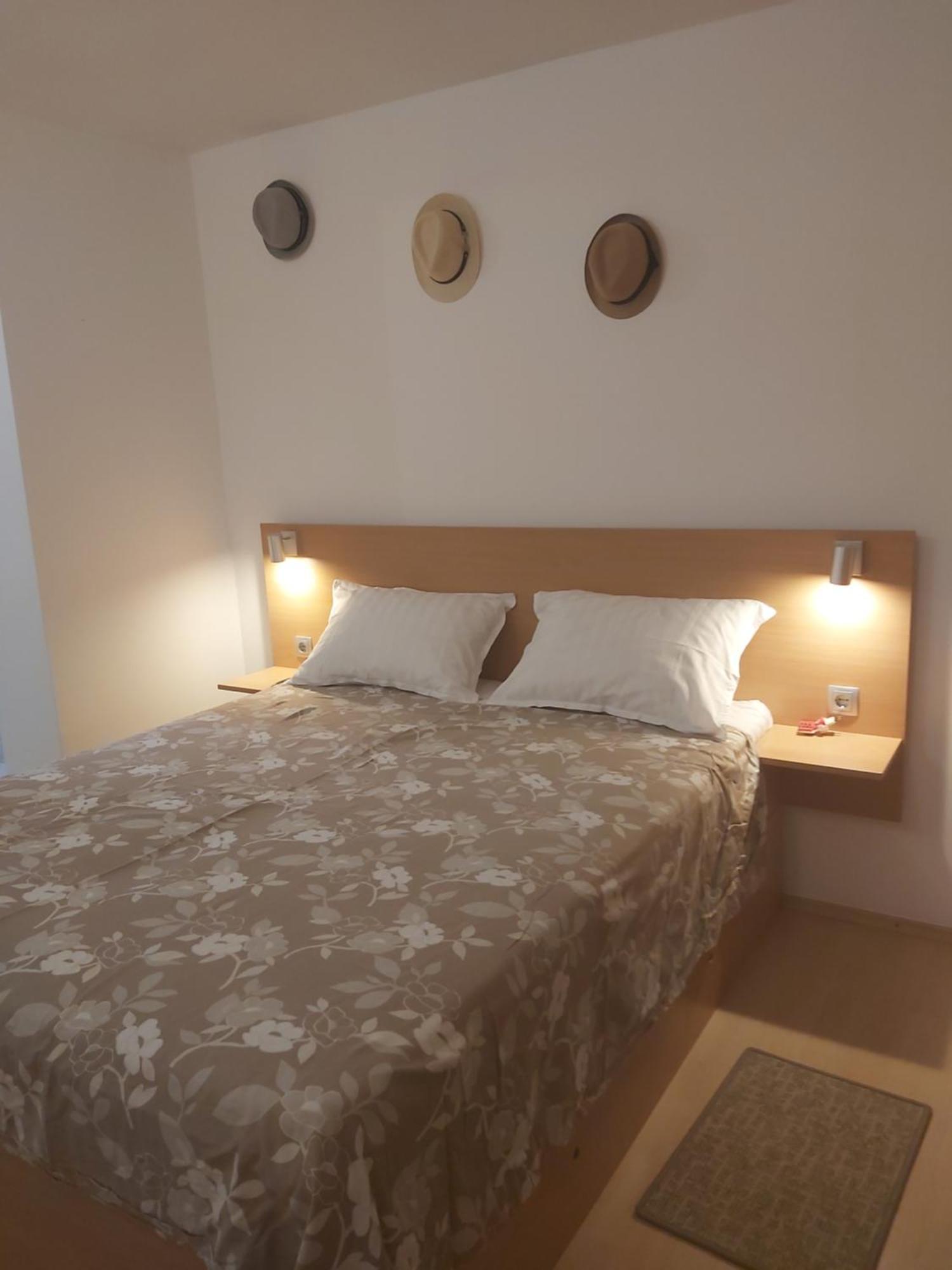 Apartman Luce With Shared Pool Zadar Eksteriør billede