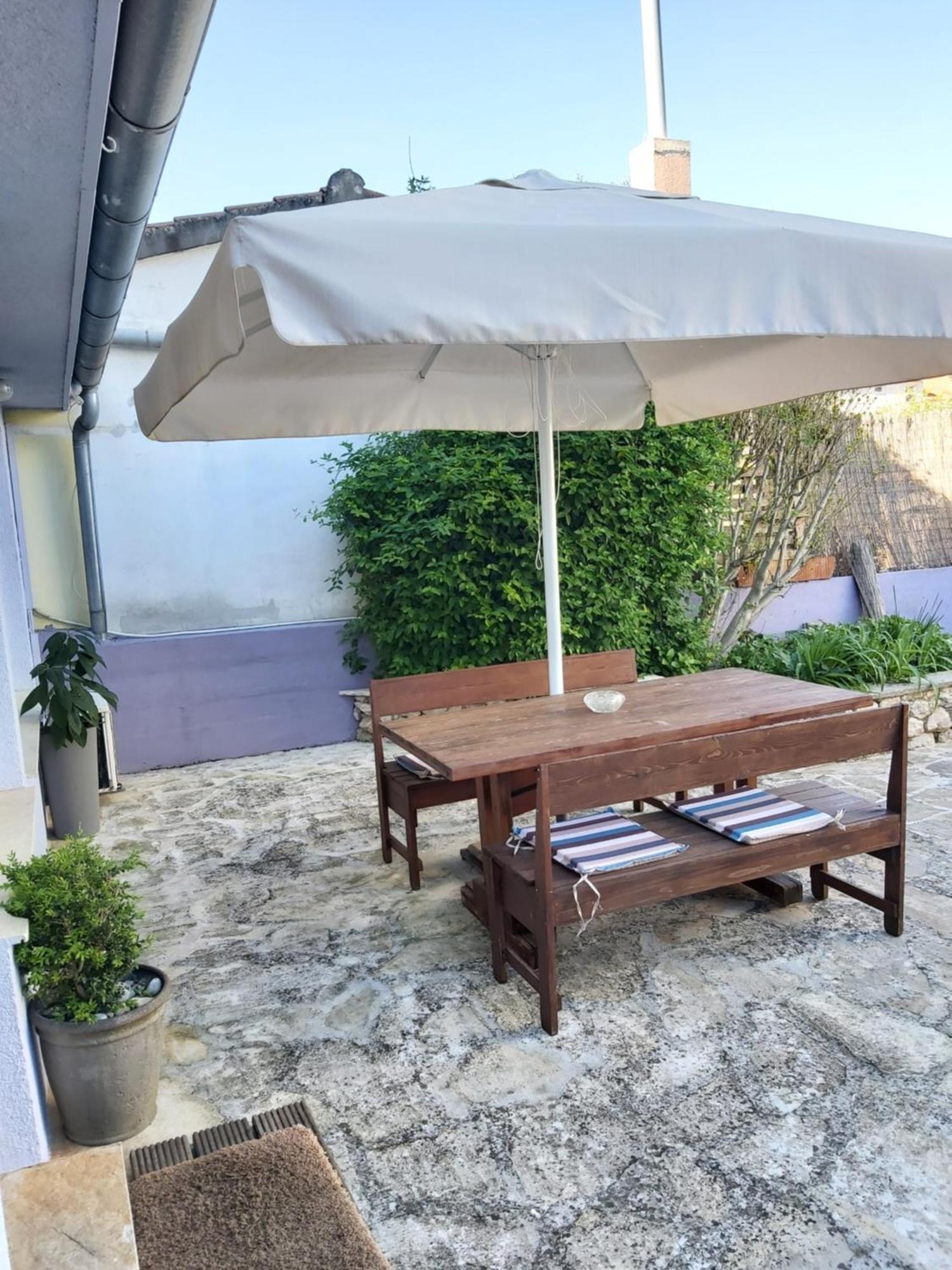 Apartman Luce With Shared Pool Zadar Eksteriør billede