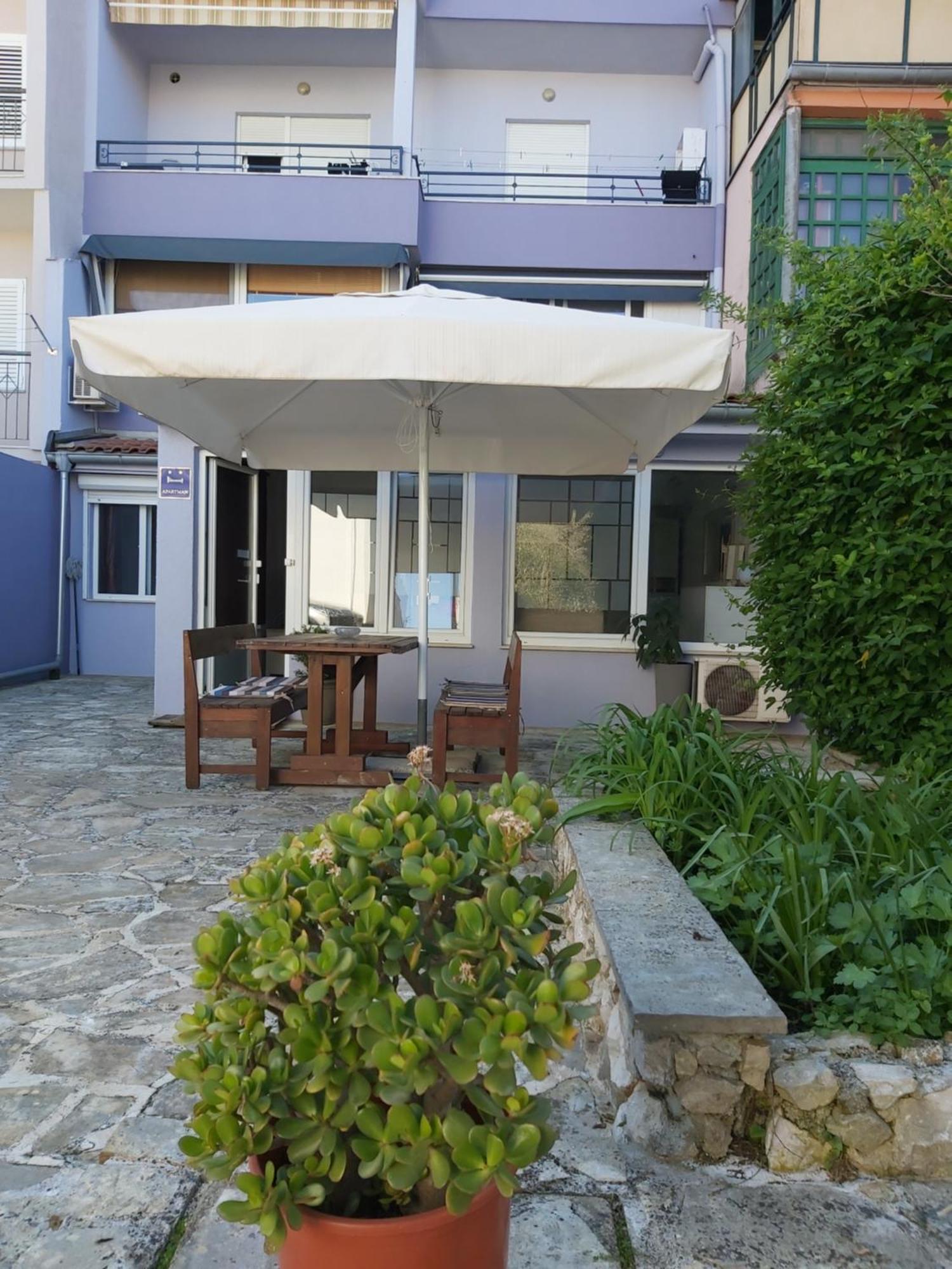 Apartman Luce With Shared Pool Zadar Eksteriør billede